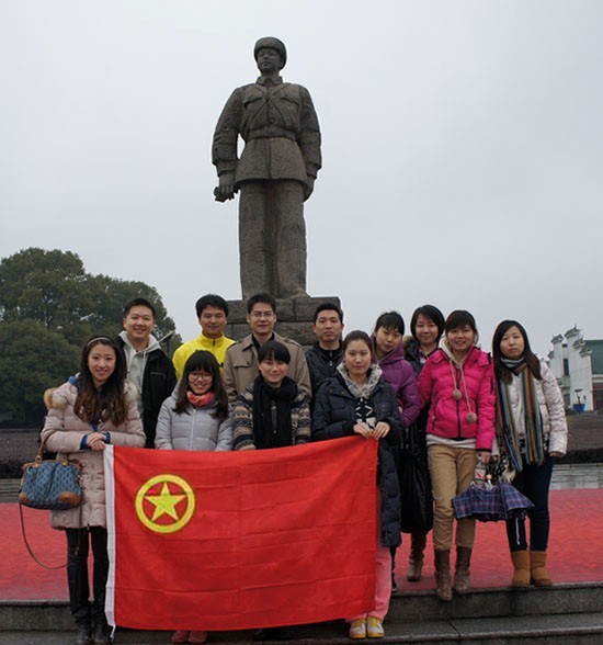 “学雷锋，献爱心”——中国共产主义青年团斗球体育（中国）集团有限公司委员会开展慰问贫困学生助学活动